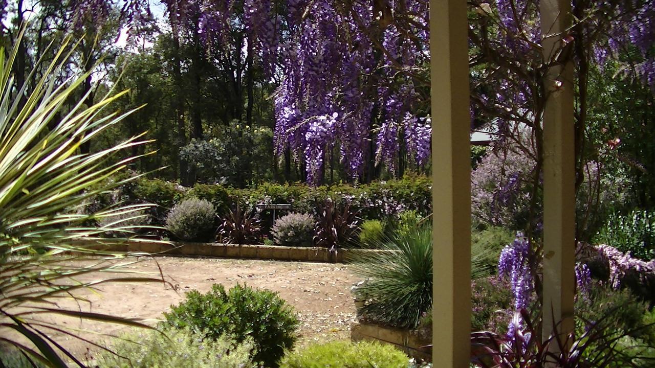 Country Charm Retreat *